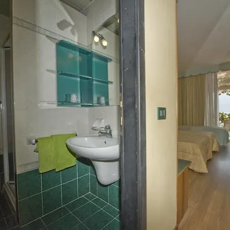 Lido Otel Gargnano